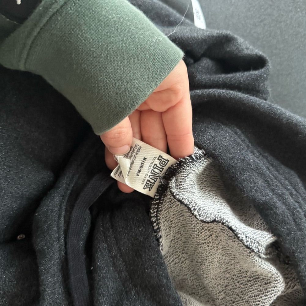 VS Victorias Secret Pink Grey Glittered Chicago Cropped Hoodie Sweatshirt - Picture 2 of 13